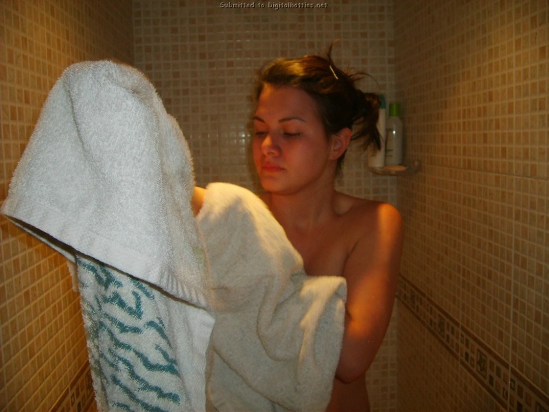 Обнаженная Джейн купается в ванной 19 фотография