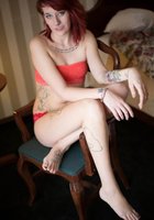 Рыжая развратница устроила сексуальный показ в загородном доме 34 фото