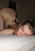 Зазноба занимается анальной мастурбацией у тесной комнате 12 фото
