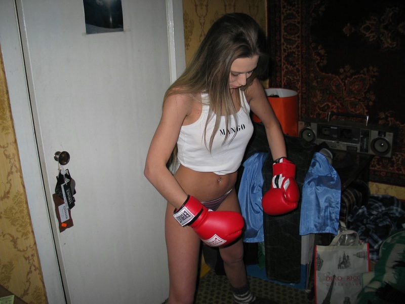 Сексапильная боксерша надела перчатки и уговорила сожителя на секс 6 фотография