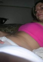 Молоденькая мастурбирует после ванной свою розовую письку 9 фото
