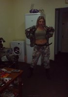 Военная девка сняла униформу и принялась примерять белье 6 фотография