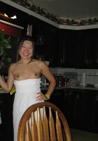 Пацан уговорил азиатку на секс и привел ее к себе 4 фото