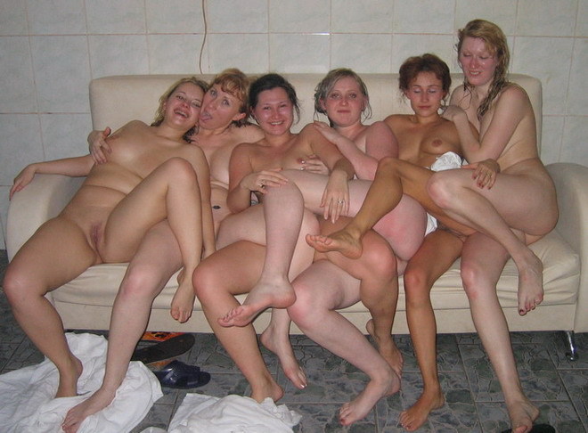 Группа лесбиянок собралась для оргии в сауне 9 фотография