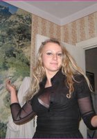 После романтического вечера блонда облачилась в сексуальное белье 12 фотография