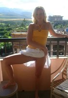 Блондинка в отеле засветила письку 2 фото