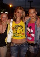 Три подруги-лесбиянки загорают после пьянки 1 фото