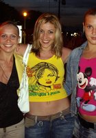 Три подруги-лесбиянки загорают после пьянки 2 фото
