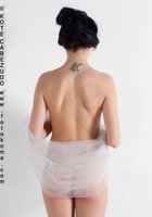 Келли прикрывает голые прелести прозрачной шалью 21 фото