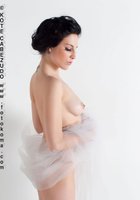 Келли прикрывает голые прелести прозрачной шалью 24 фото