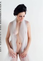 Келли прикрывает голые прелести прозрачной шалью 37 фотография