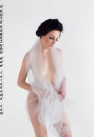 Келли прикрывает голые прелести прозрачной шалью 27 фото