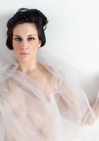Келли прикрывает голые прелести прозрачной шалью 32 фото