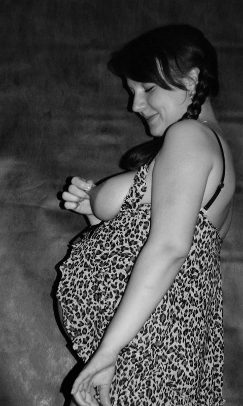 Беременная девушка согласилась показать голые прелести 17 фотография