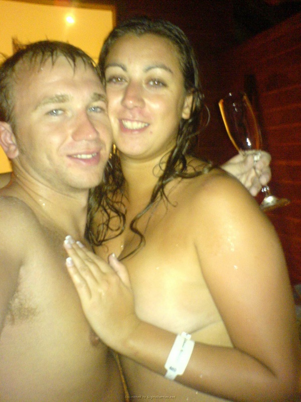 Неудовлетворенная жена отдыхает с мужем в бане 13 фотография