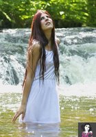 Голенькая фея купается в лесной реке 12 фотография