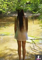 Голенькая фея купается в лесной реке 39 фото