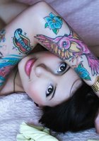 Джейн хвастается татуировками на голеньком теле 32 фото