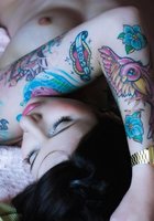 Джейн хвастается татуировками на голеньком теле 23 фото