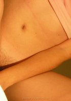 Одинокая мерчендайзер мастурбирует вагину пальчиками дома 11 фото