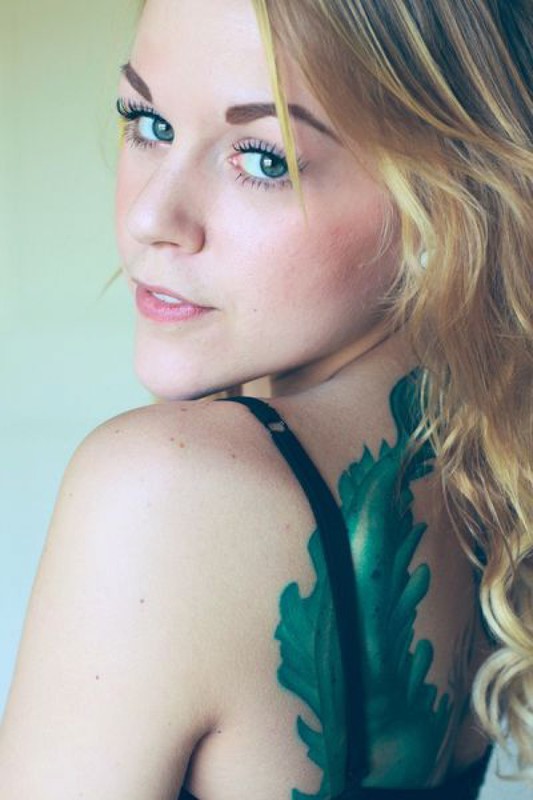 Татуированная Кейли с самого утра начала игриво оголяться 39 фотография