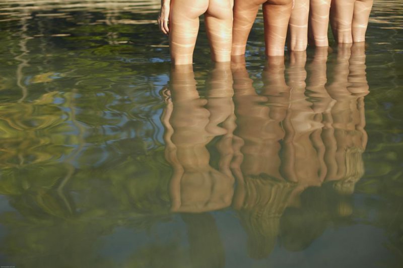 Четыре голе лесбичянки отдыхают в Тайланде 5 фотография