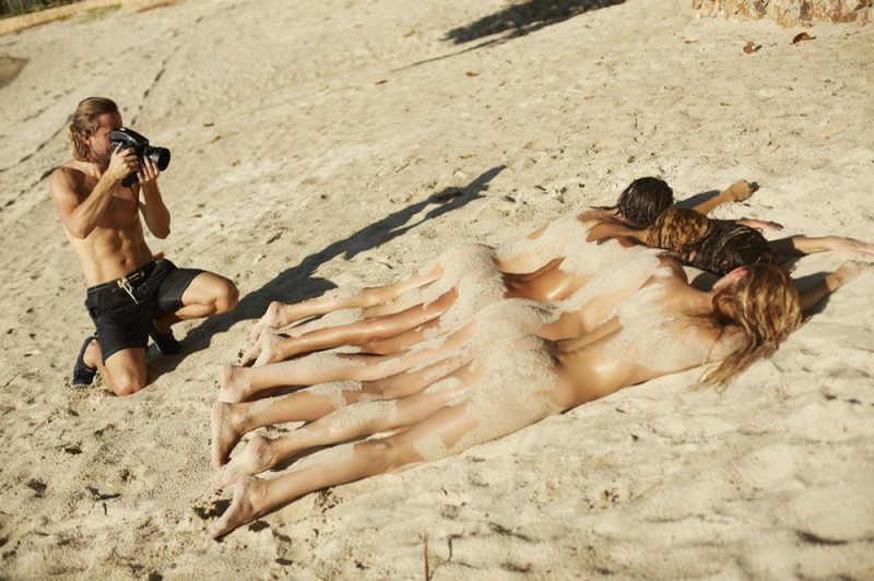 Четыре голе лесбичянки отдыхают в Тайланде 17 фотография