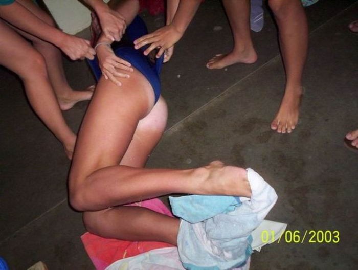 Пьяные сучки отжигают на вечеринках 1 фотография