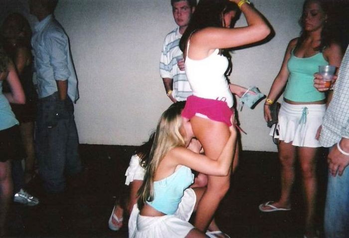 Пьяные сучки отжигают на вечеринках 6 фотография