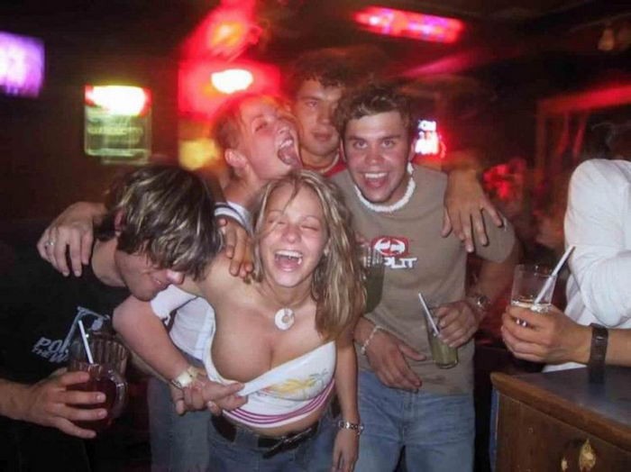 Пьяные сучки отжигают на вечеринках 9 фотография