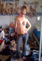 20-летняя нимфетка часто снимает себя перед зеркалом без одежды 10 фотография