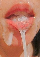 Милые кокетки наслаждаются вкусом спермы попавшей им в рот 2 фотография