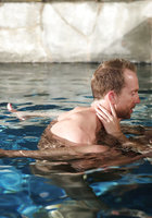 Парень отодрал блонду в бассейне, а потом ещё и в номере 12 фото