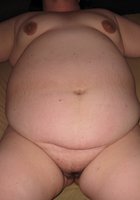 Мужик сует член в манду жирной жены 6 фото