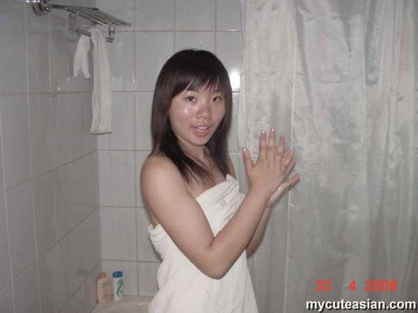 Молодые азиатки не стыдятся обнажать интимные места 5 фотография