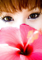 Красивая азиатка Mari Misaki разделась на пляже 10 фотография