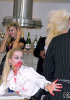 Парочки в костюмах зомби сношаются на вечеринке 1 фото