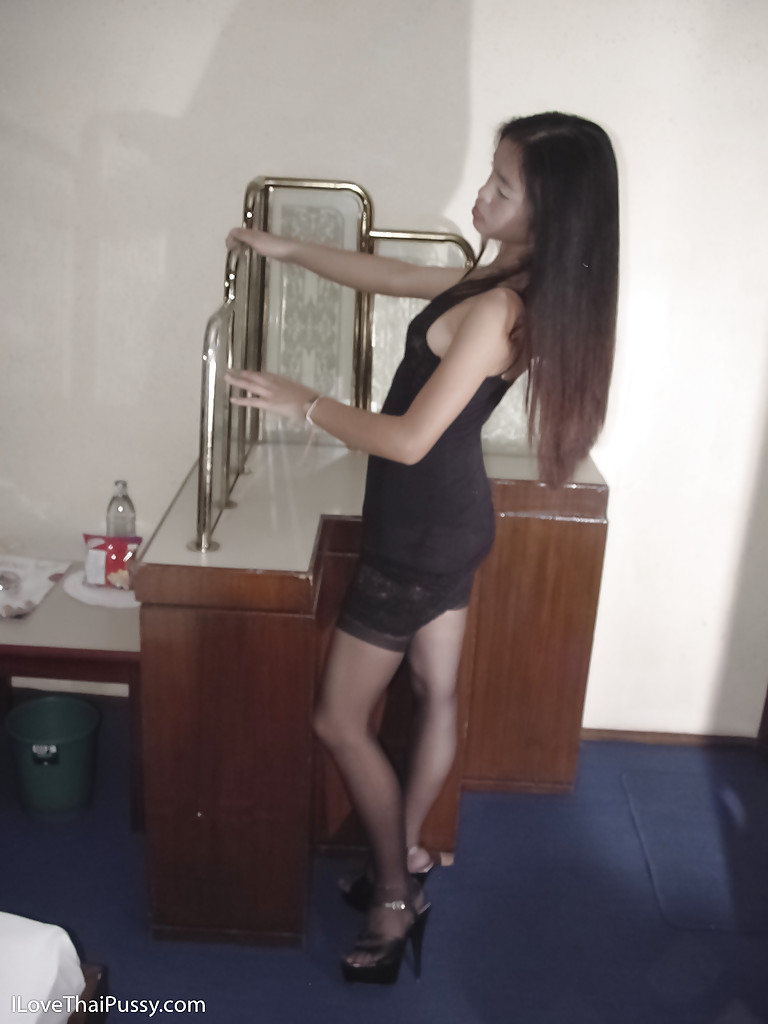 Студентка из Таиланда соблазняет соседа по общежитию 2 фотография