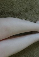 Футфетишистки демонстрируют ножки вблизи 7 фотография