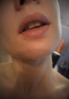 Красотки снимают груди так, чтобы в кадр попадали губы с языком 14 фото