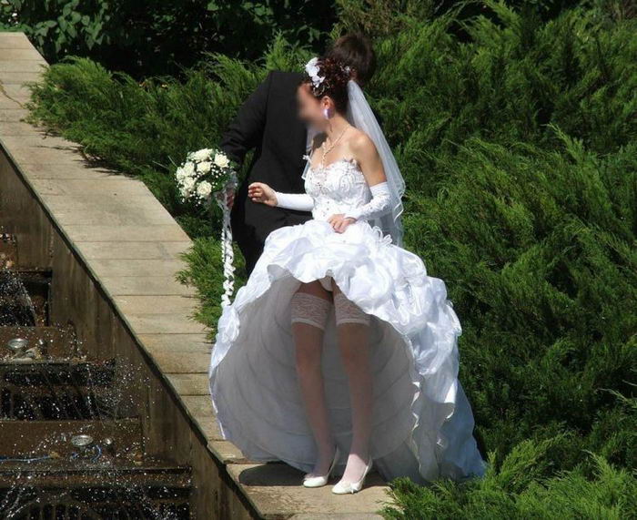Даже невесты охотно позируют перед камерой 2 фотография