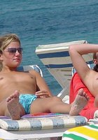 Марамойки отдыхают на пляже топлес 15 фотография