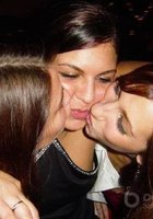 Пьяные лесбиянки целуются в засос при встрече 12 фото