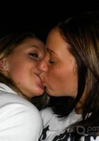 Пьяные лесбиянки целуются в засос при встрече 13 фото