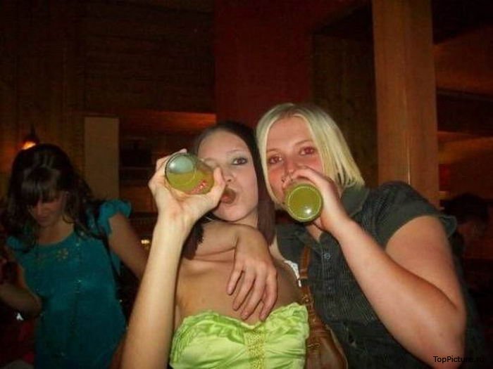 Выпившие девушки всегда готовы пошалить 8 фотография