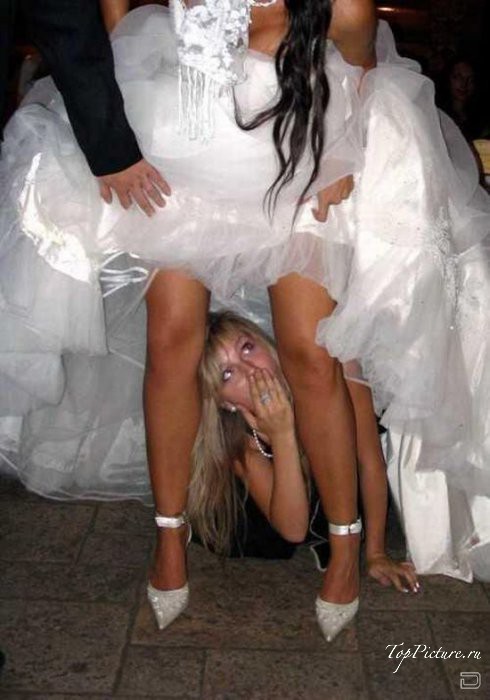Невесты обожают шалить в день свадьбы 4 фотография