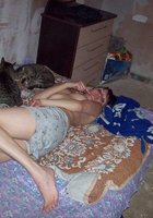 Тридцатилетняя давалка сосет член в квартире без ремонта 4 фото