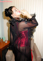 Милфа Linsey Dawn McKenzie курит в красивом белье 11 фото