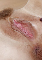 Рыжуха Эшли Грэхем растягивает половые губы пальцами 8 фотография