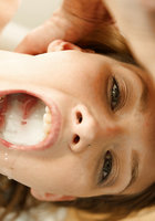 Распутница Sophia Wilde делает глубокий минет и получает сперму в рот 16 фото